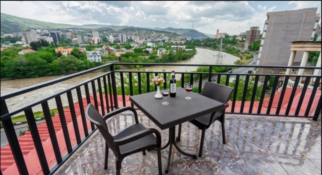 Bed and Breakfast 7 Star Tbilisi Esterno foto